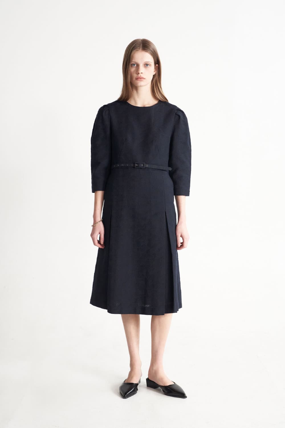 [CAHISIENNE 26SS] Wedding-Guest Jacquard H-Line Midi Dress (Navy Blue) — vue 11