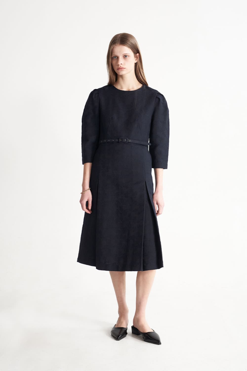 [CAHISIENNE 26SS] Wedding-Guest Jacquard H-Line Midi Dress (Navy Blue) — vue 13