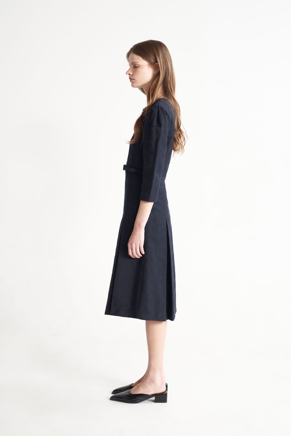 [CAHISIENNE 26SS] Wedding-Guest Jacquard H-Line Midi Dress (Navy Blue) — vue 16