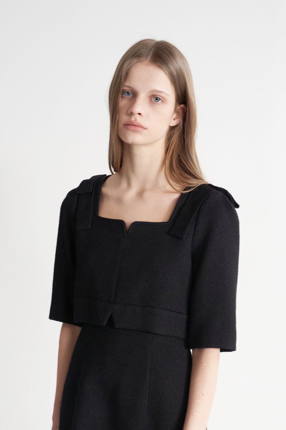 [CAHISIENNE 26SS] Black Square-Neck Ribbon Wedding-Guest Dress — vue 7