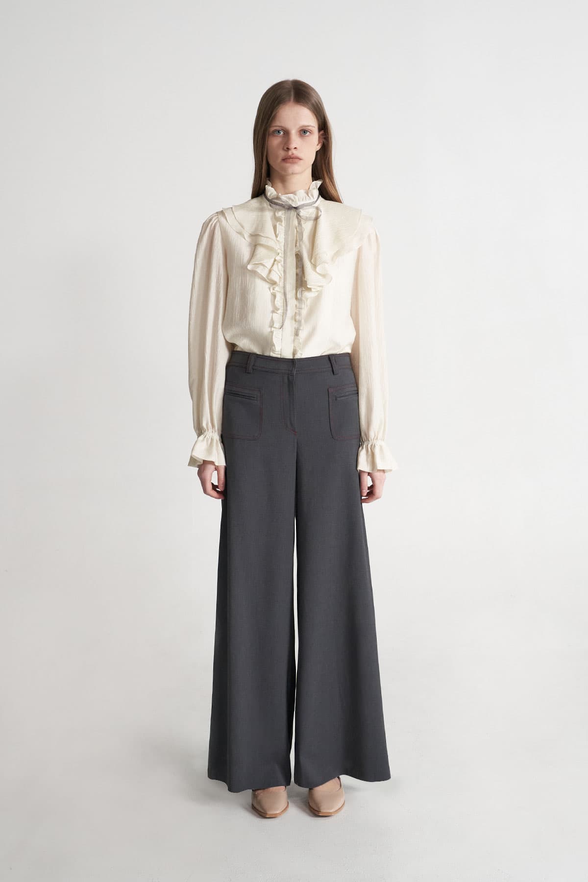 [CAHISIENNE 26SS] Gray Organza Ribbon Jabot Frill Blouse — vue 2