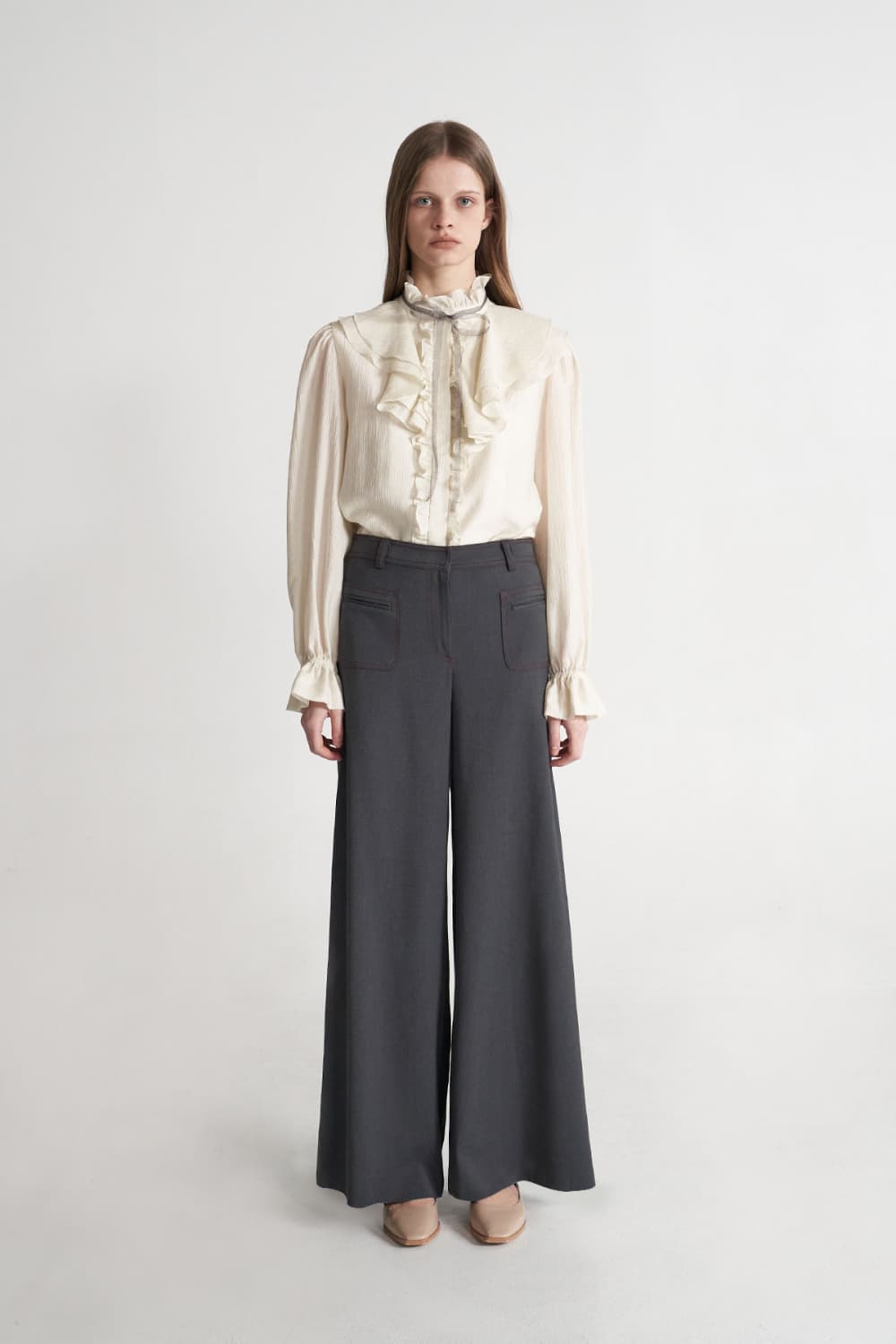 [CAHISIENNE 26SS] Gray Organza Ribbon Jabot Frill Blouse — vue 12