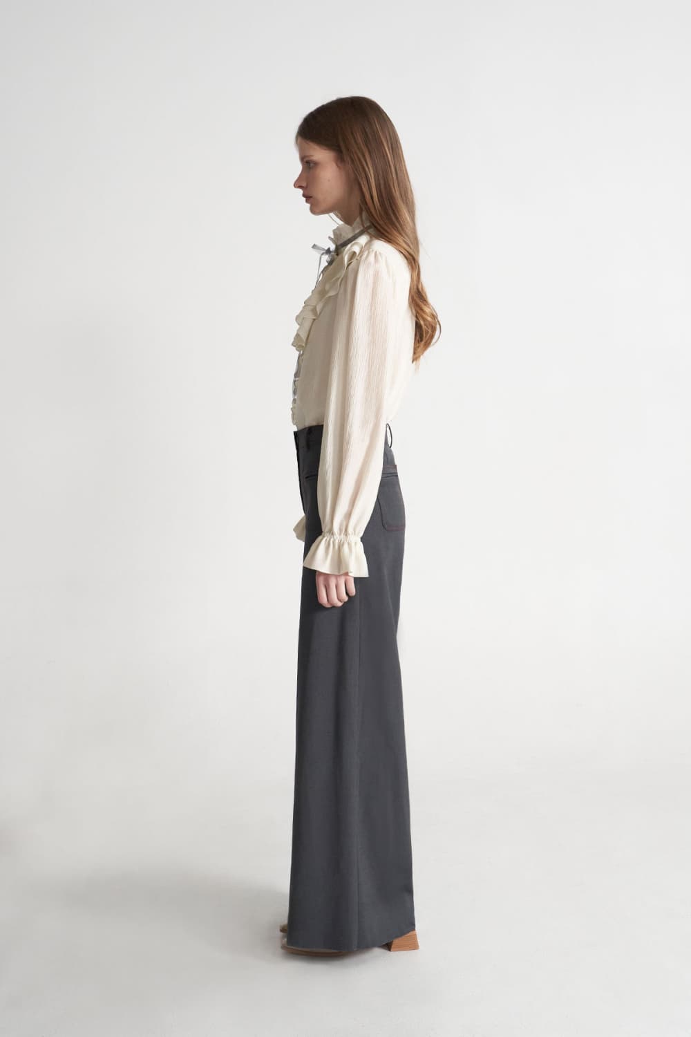 [CAHISIENNE 26SS] Gray Organza Ribbon Jabot Frill Blouse — vue 13