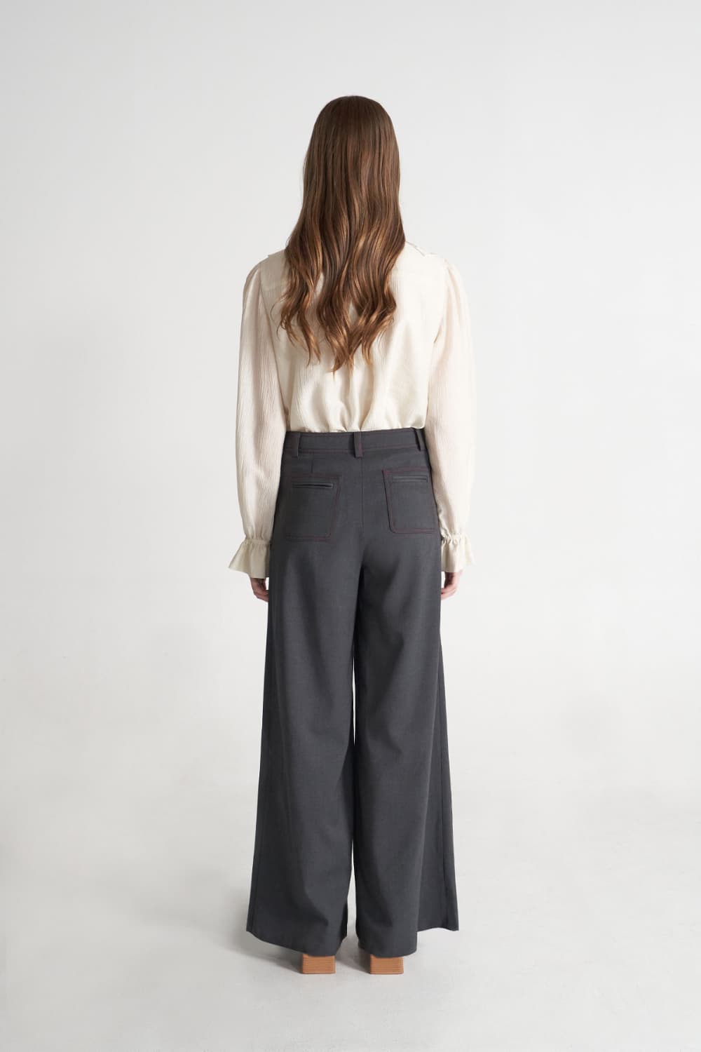 [CAHISIENNE 26SS] Gray Organza Ribbon Jabot Frill Blouse — vue 14