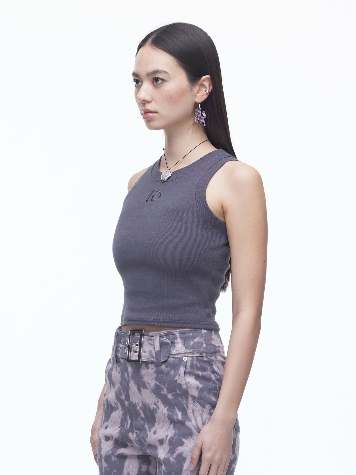 LOGO EMBROIDERY SLEEVELESS (CH) — vue 3
