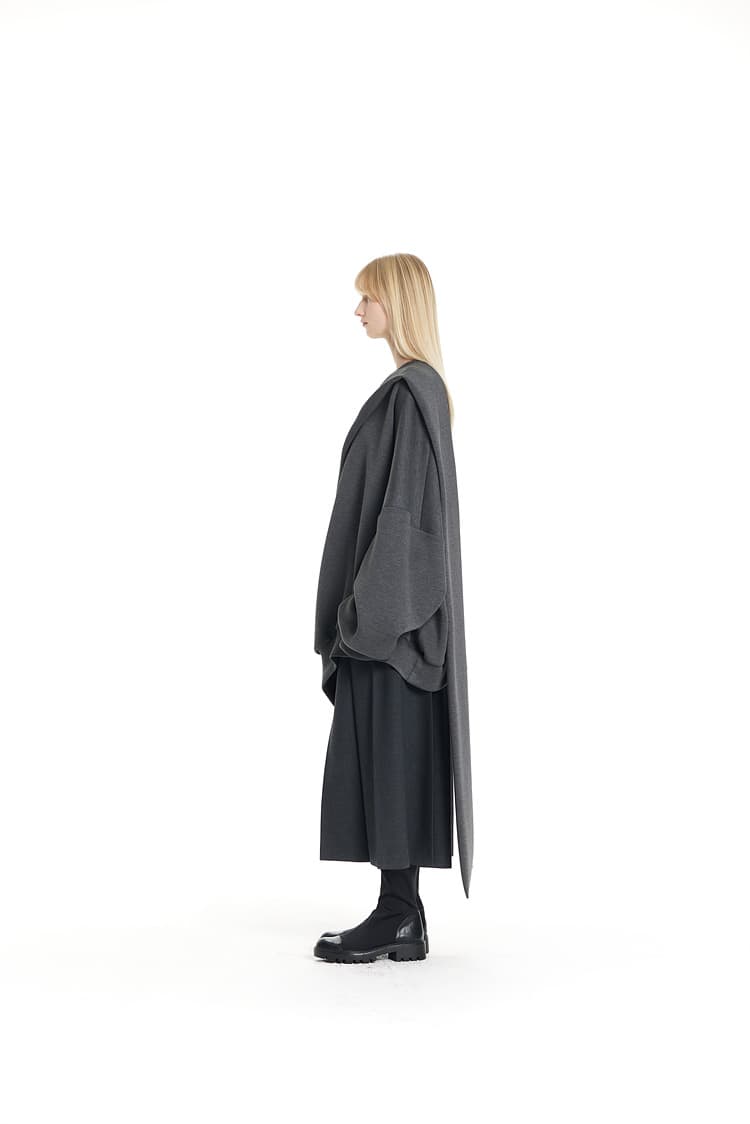 GDeL Scarf-Matched Ultra Wide Sweat Top (Dark Grey) — vue 5