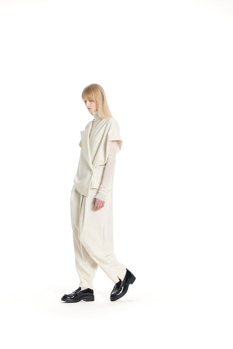 GDeL Less Line One-Collar Vest (Cream) — vue 11