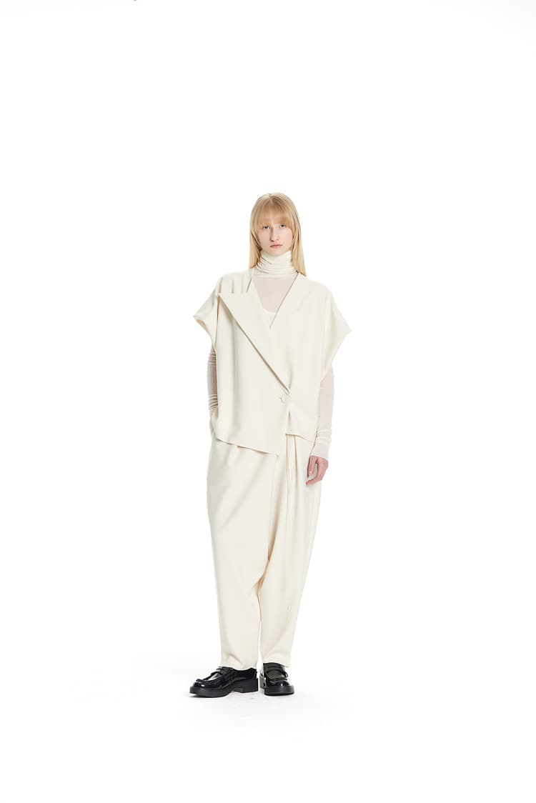 GDeL Less Line One-Collar Vest (Cream) — vue 9
