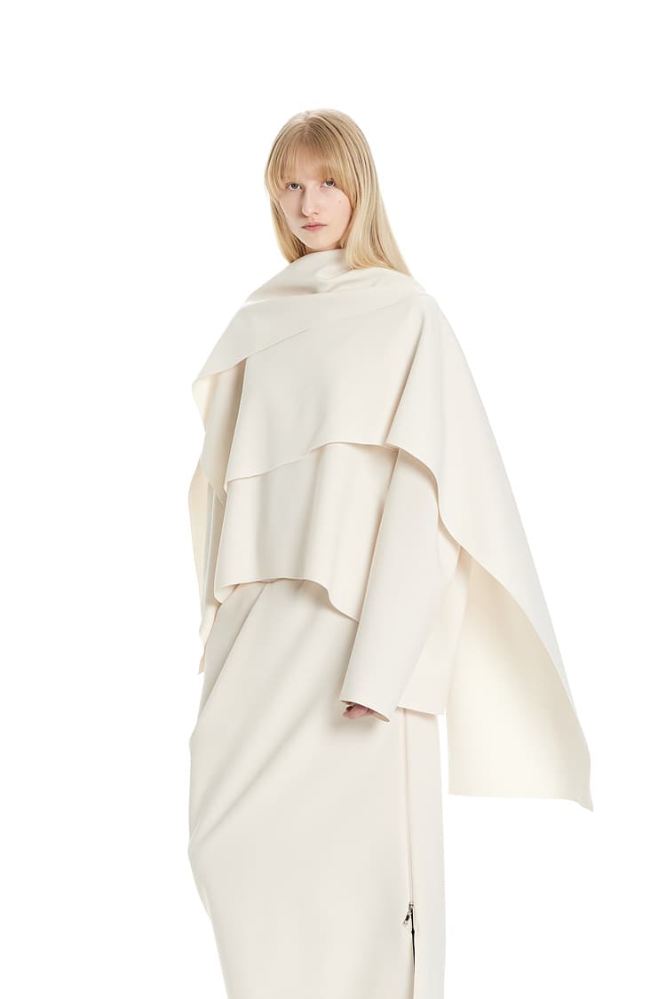 GDeL Less Line Cape Wide Top (Cream) — vue 3