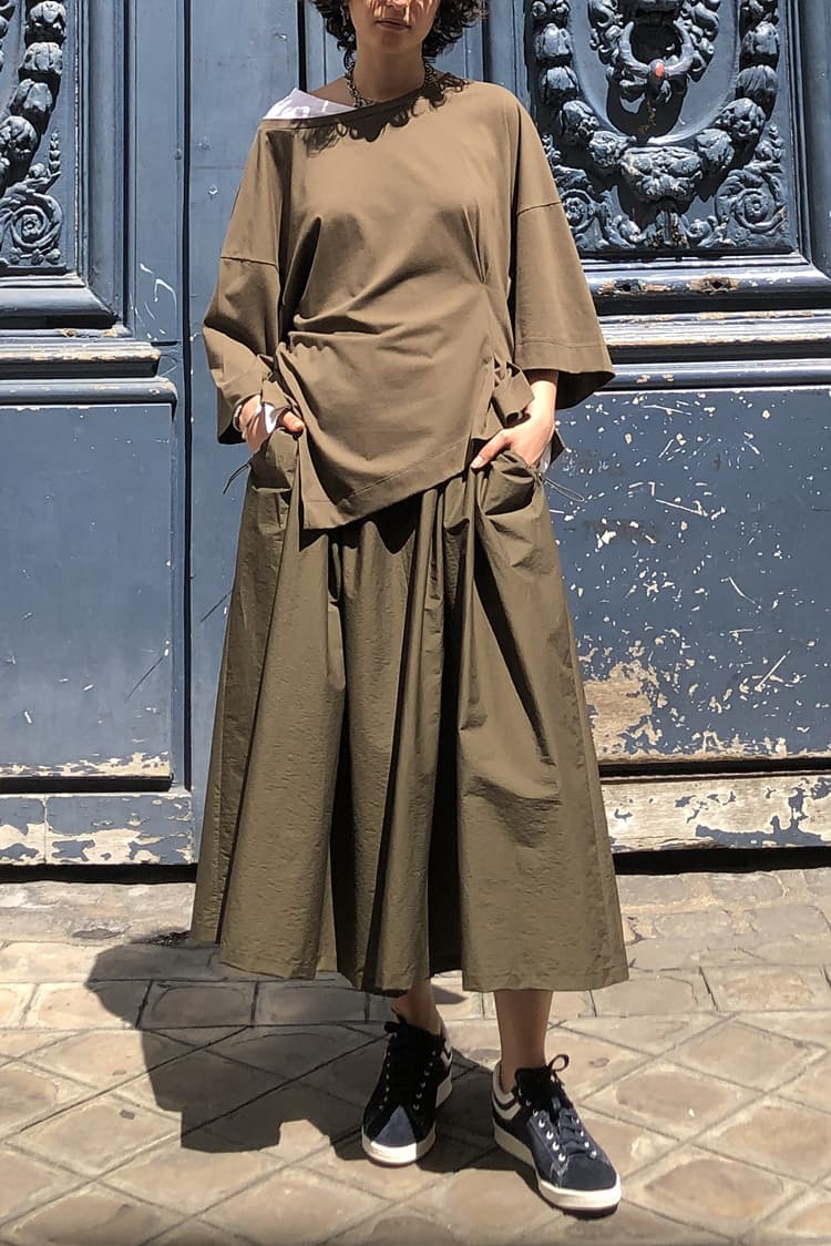 GDeL Recycled Asymmetrical Wide Top (Khaki) — vue 3