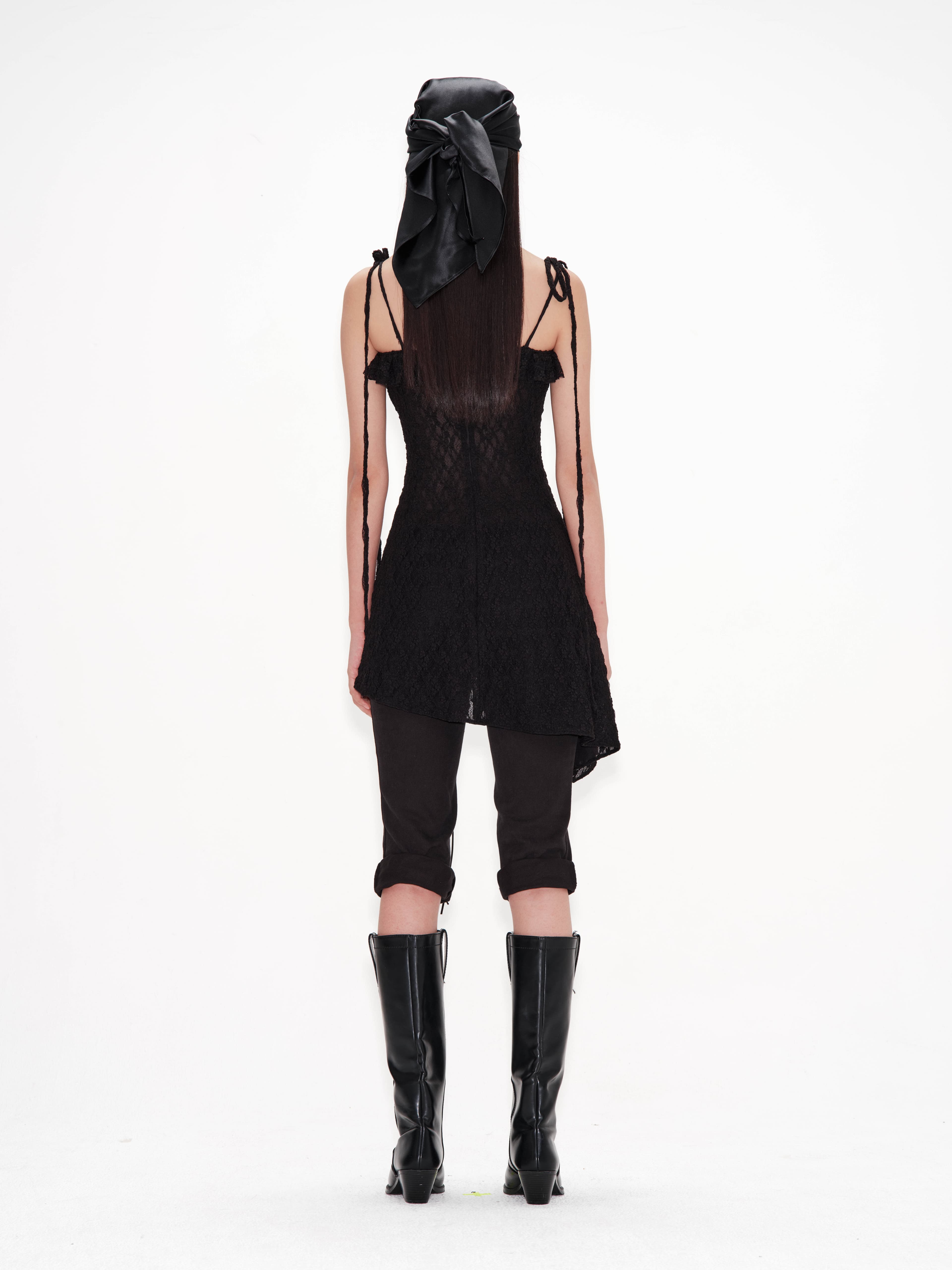 Lace-Up Ruffled Dress (Black) — vue 3