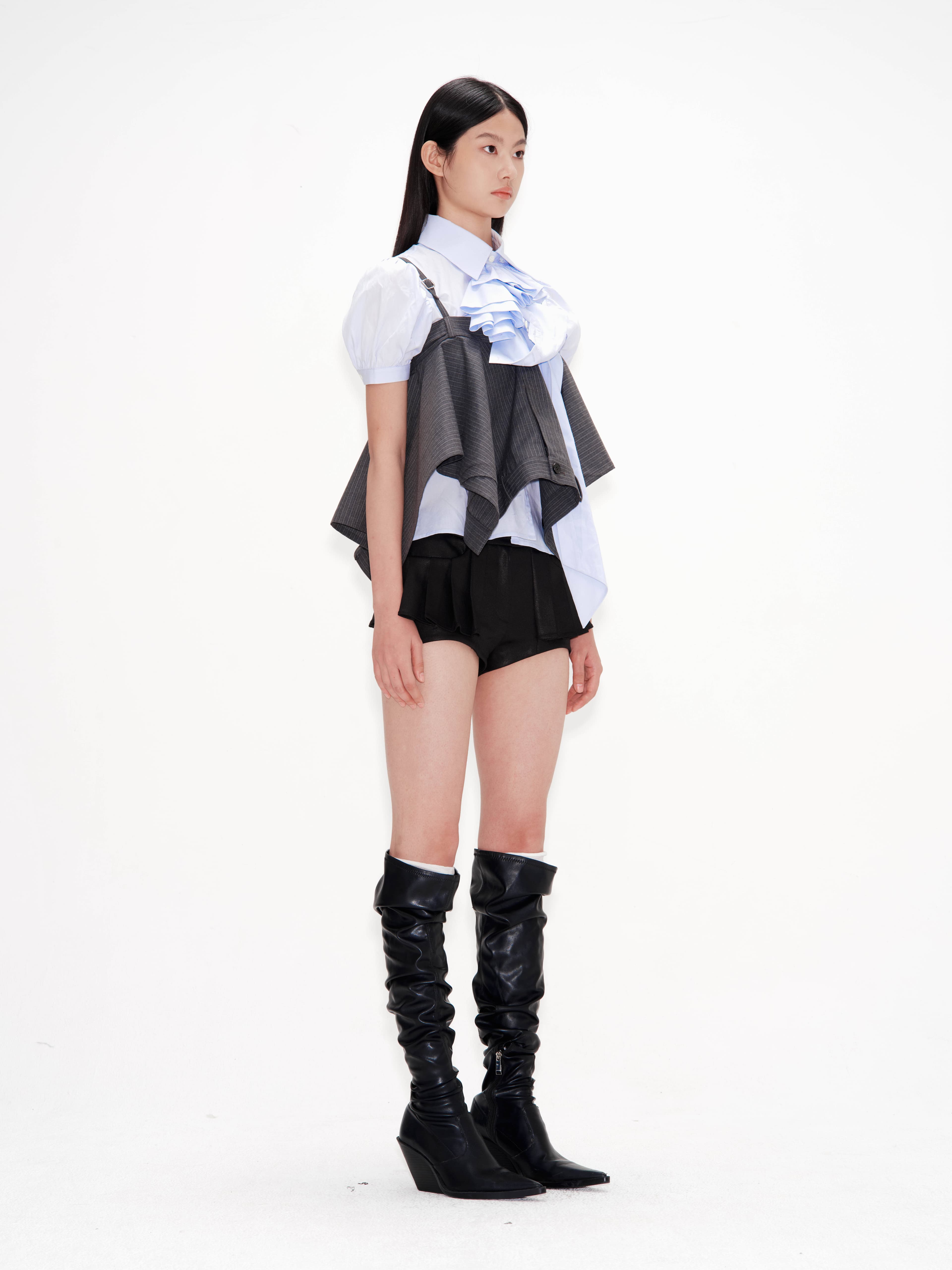 Pleats Coated Denim Shorts — vue 2