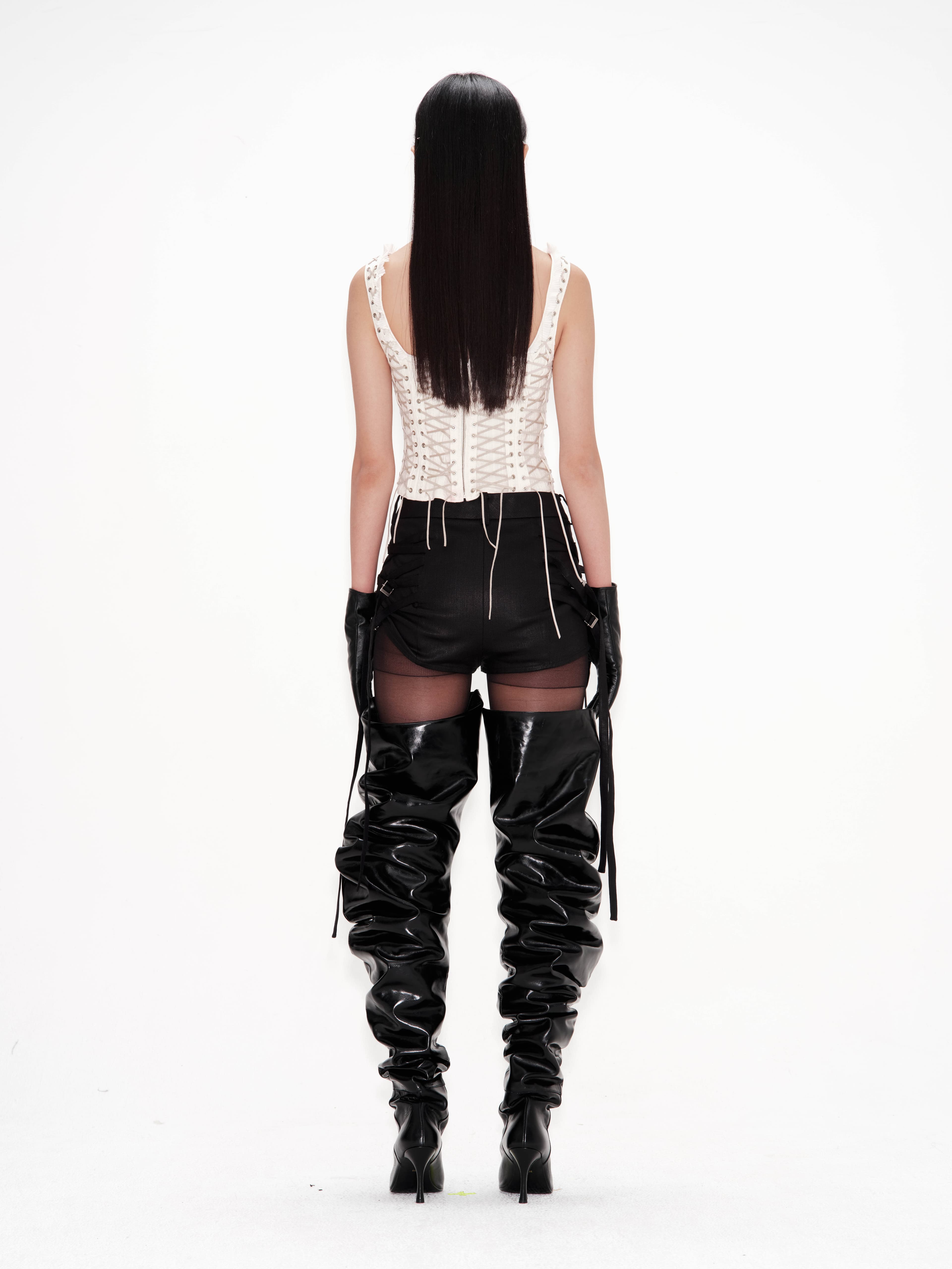 Side Strap Detail Coated Denim Shorts — vue 3