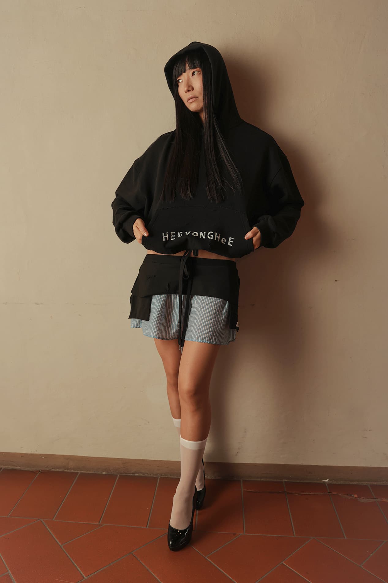 Ease Distressed Drawstring Hoodie — vue 3