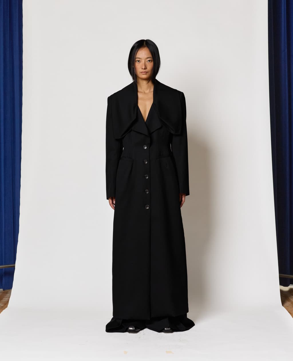 Kiwa Tailored Coat - Black — vue 3