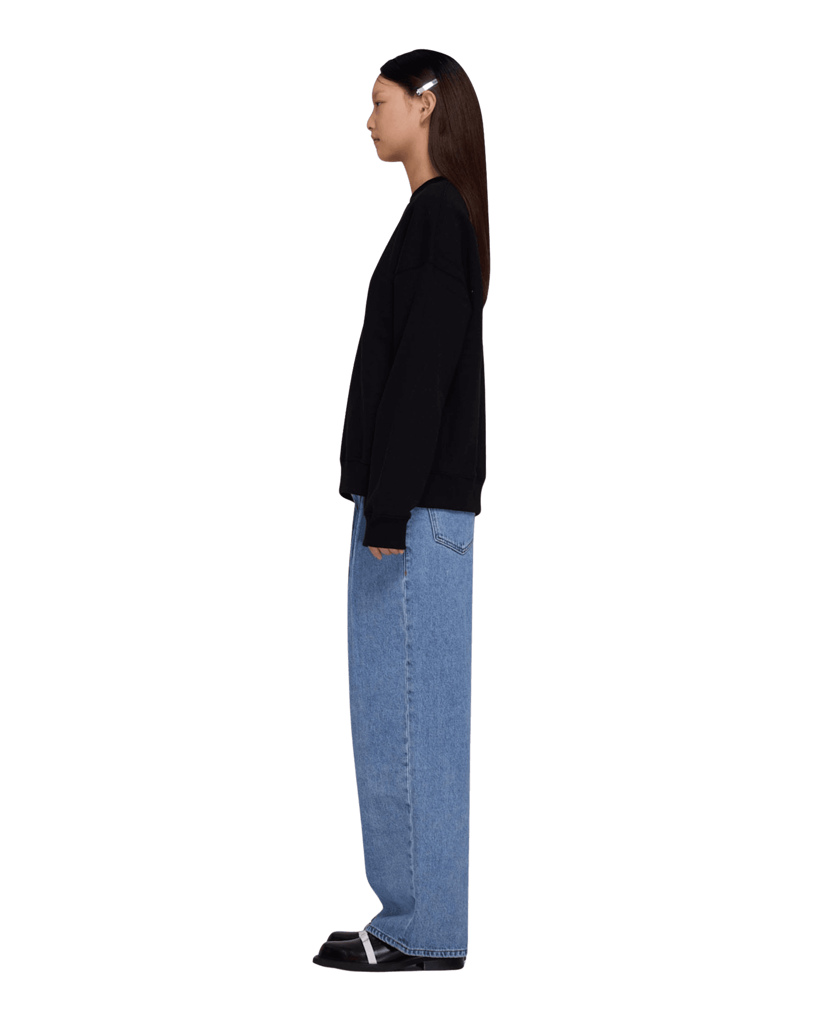 Heart Embroidered Sweatshirt (Black) — vue 3