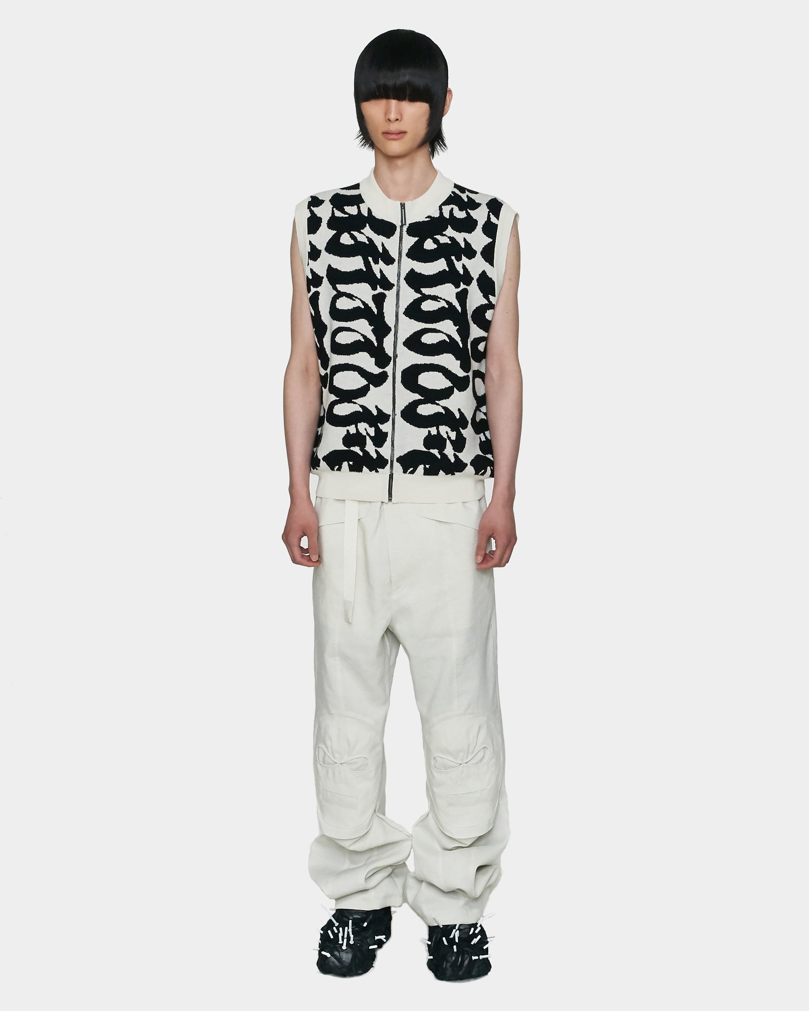 Zip Up Vest — vue 3