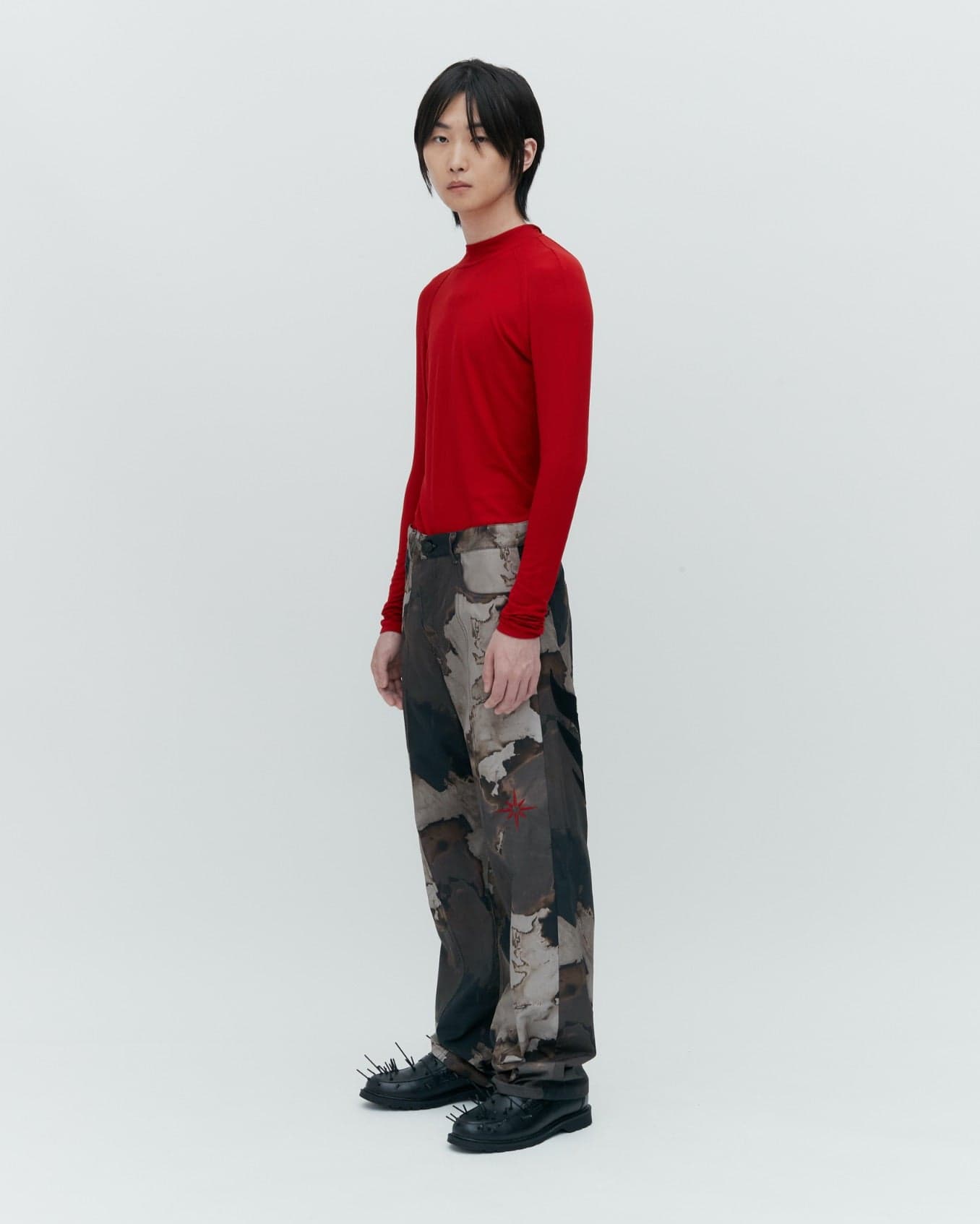 Burn Pants — vue 3