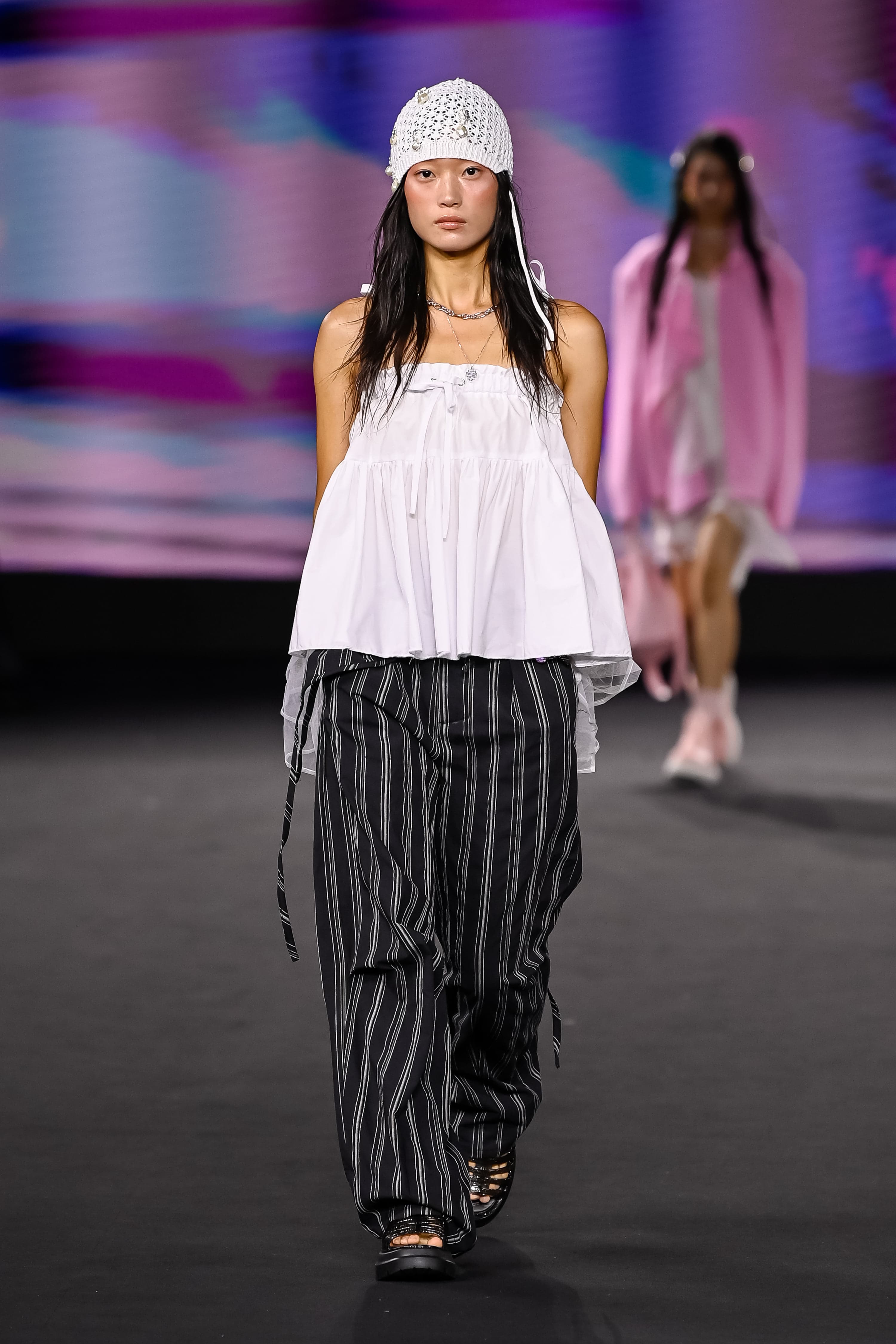 26SS White Shirring Sleeveless Crop Top — vue 1