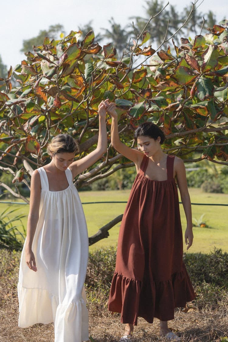 Daphne Brown Tie-back Maxi Dress — vue 7