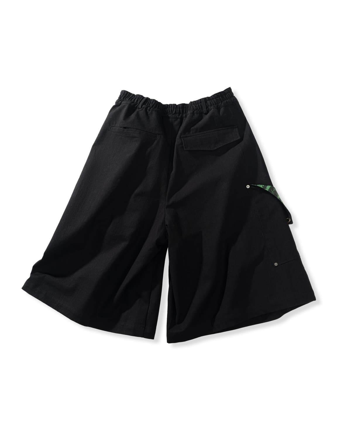 Side Pocket Bermuda Pants (Black)