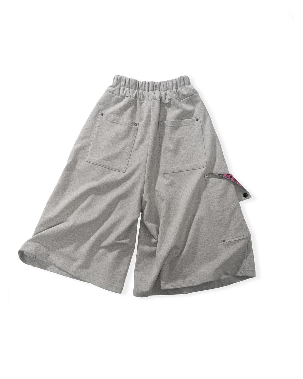 Knit Pin-tuck Bermuda Pants (Gray) — vue 3