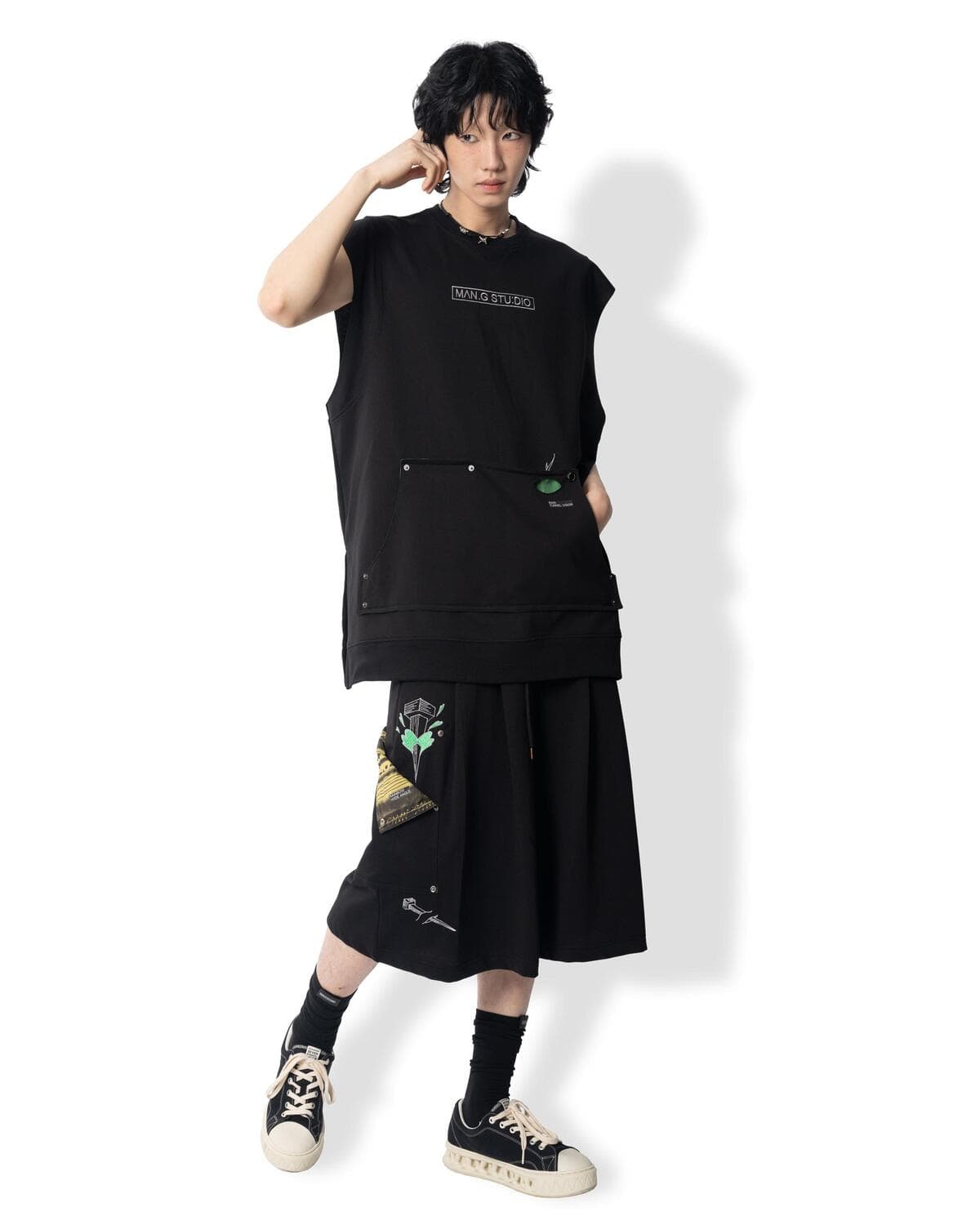 Knit Pin-tuck Bermuda Pants (Black) — vue 6