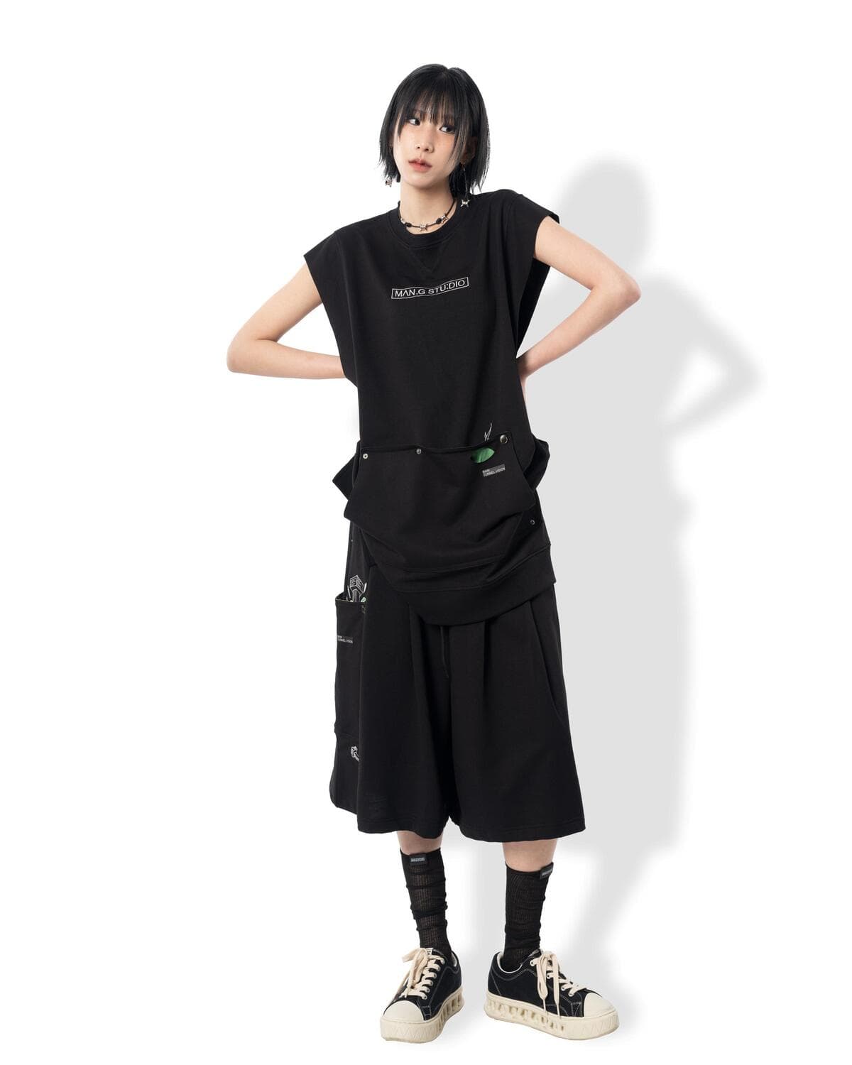 Knit Pin-tuck Bermuda Pants (Black) — vue 7