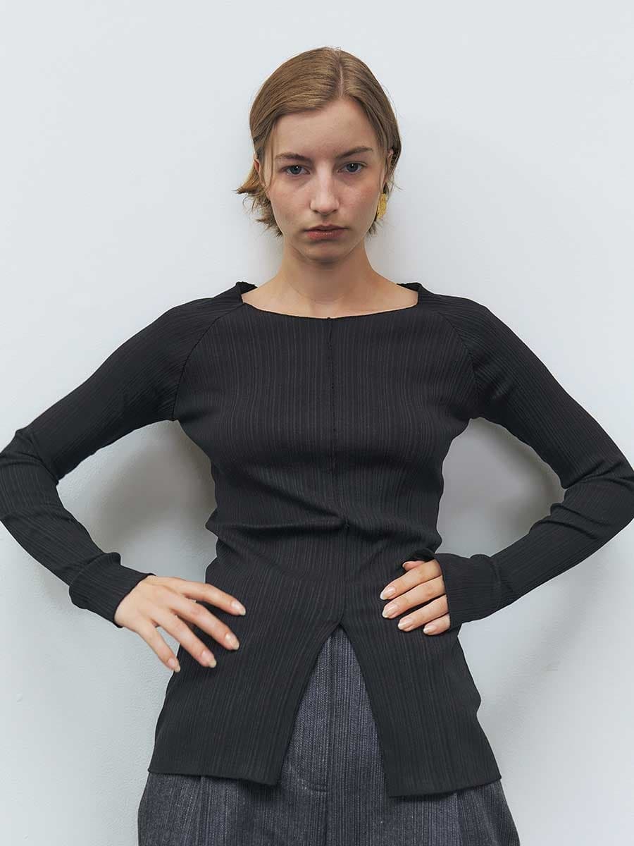 RTF PLEATED FRONT SLIT SLIM TOP_BLACK
