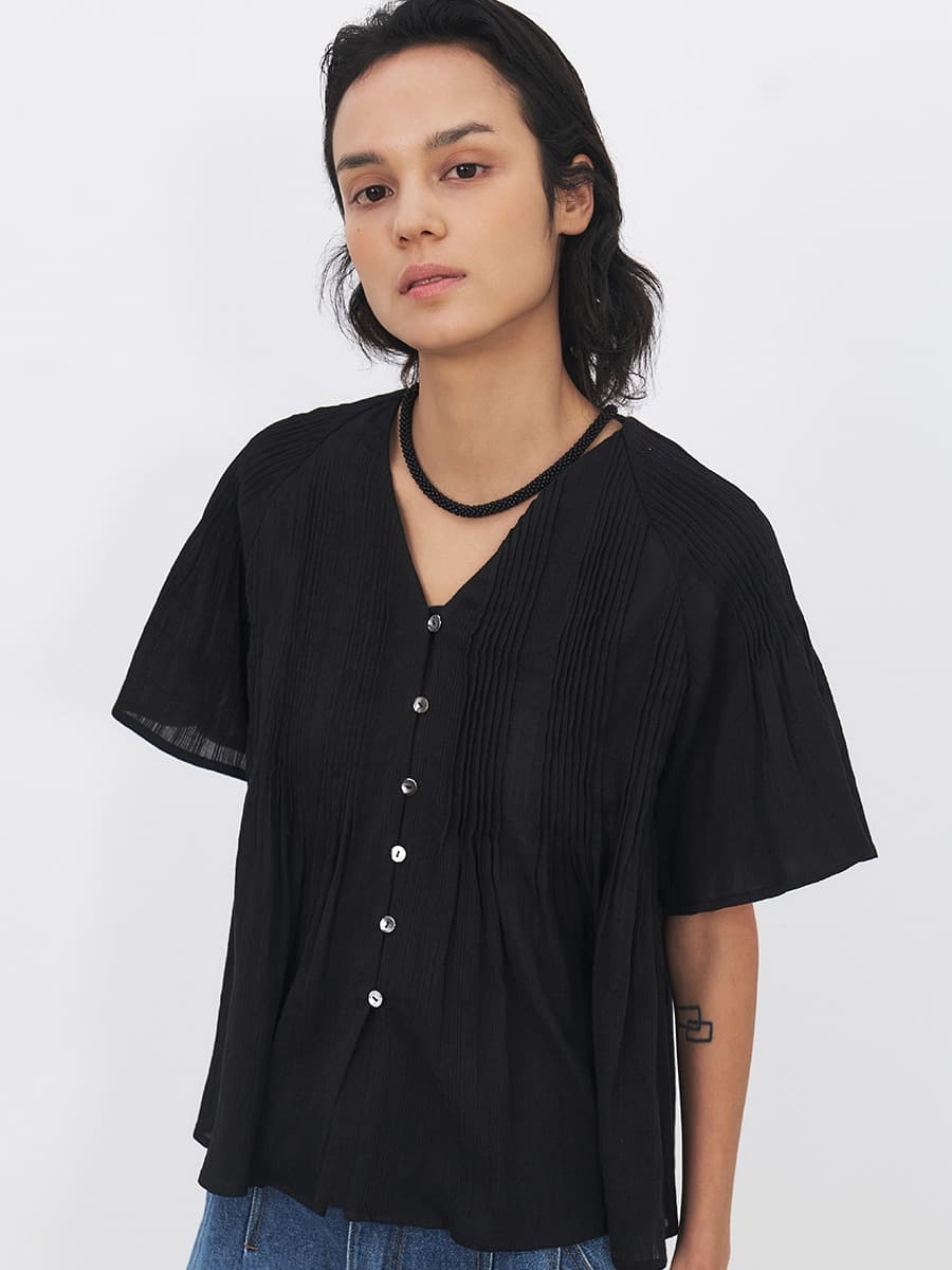 TFR V-NECK PIN-TUCK BLOUSE_BLACK
