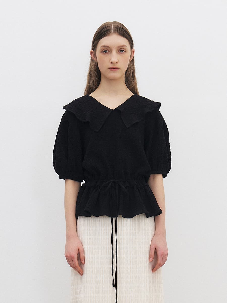 TFR FLARE COLLAR CREASED BLOUSE_BLACK