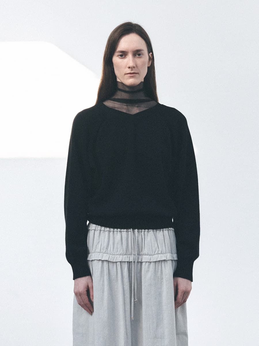TVS TWISTED V-NECK KNIT TOP_BLACK