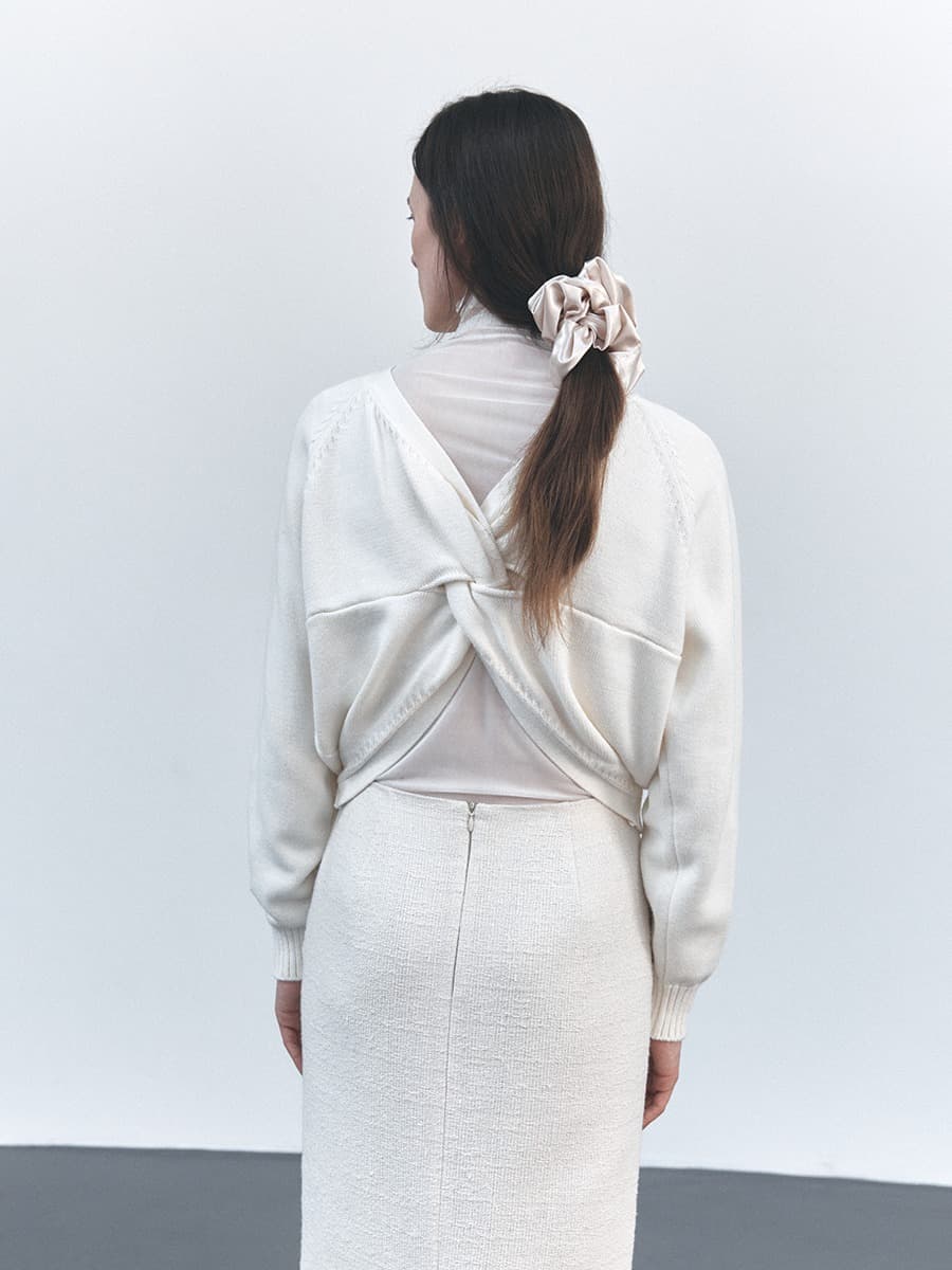 TVS TWISTED V-NECK KNIT TOP_IVORY