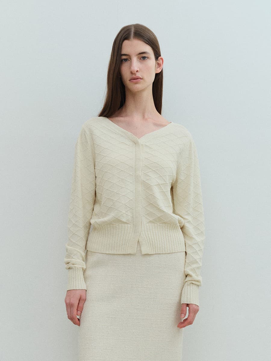 TVS ARGYLE V-NECK CARDIGAN_IVORY