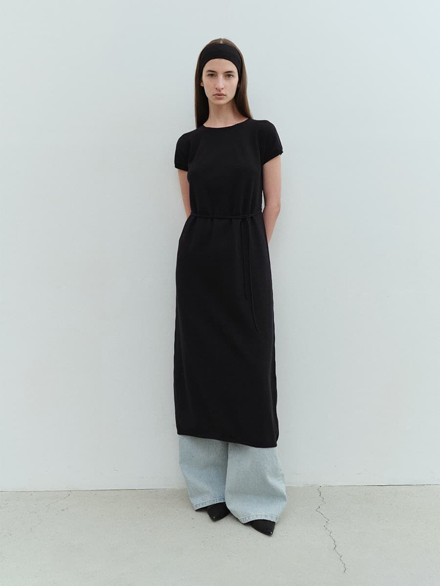 TVS CAP SLEEVE WHOLEGARMENT KNIT DRESS_BLACK