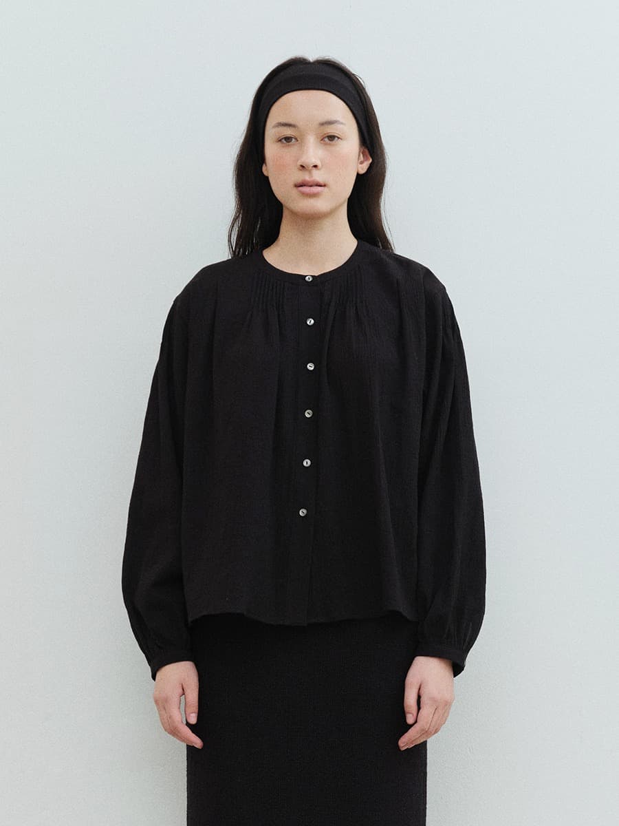 TVS ROUND NECK PIN-TUCK BLOUSE_BLACK
