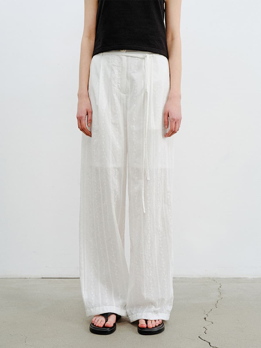 TVR EMBROIDERY ONE TUCK PANTS_WHITE