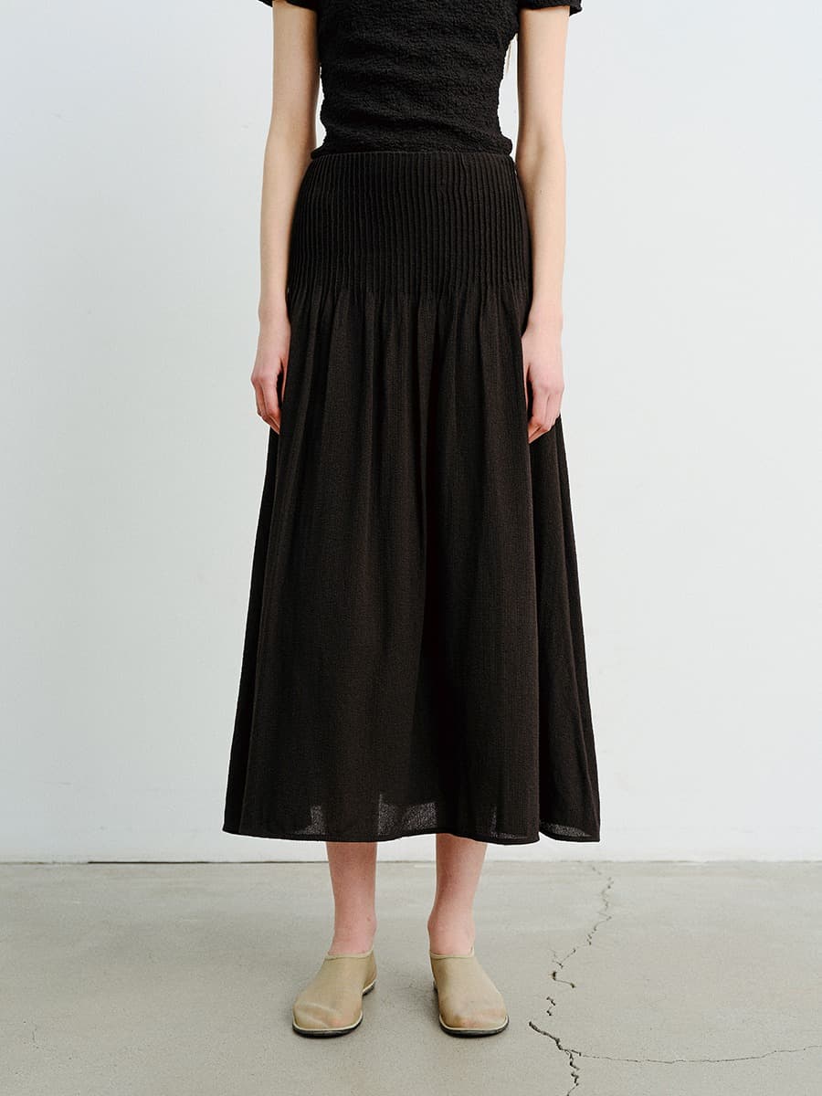 TVR PIN TUCK FLARE SKIRT_BLACK — vue 1
