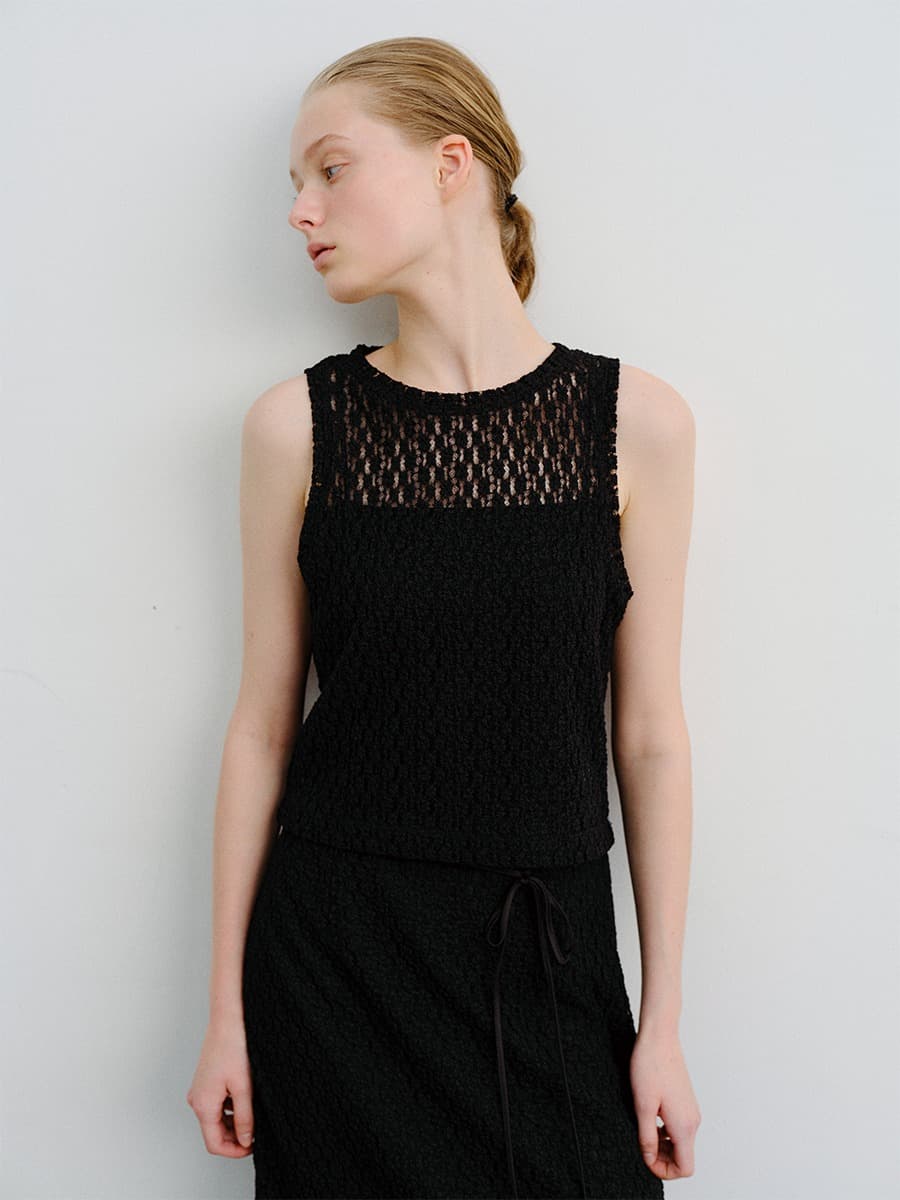 TVR LACE SLEEVELESS TOP_BLACK