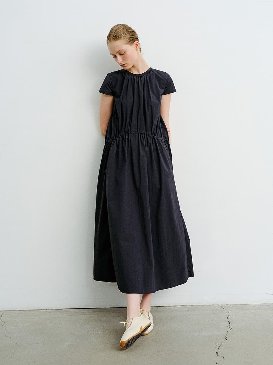TVR ROUND NECK SHIRRING DRESS_D-NAVY