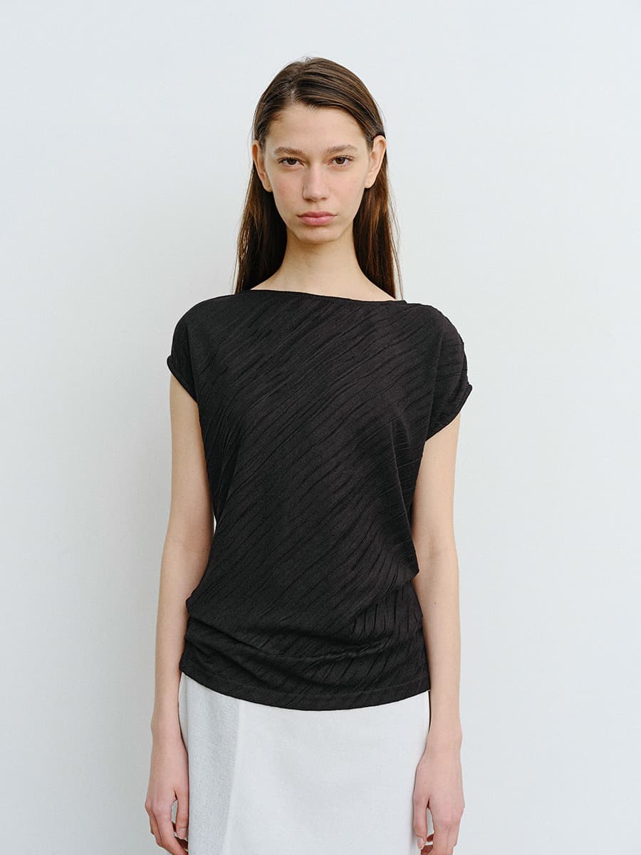 TVR ASYMMETRIC PLEATS TOP_BLACK