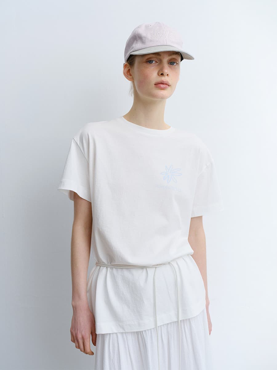 TVR ROMANTICIZE FLORAL TOP_WHITE