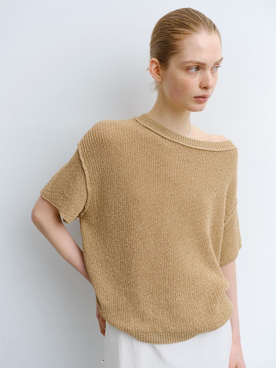 TVR ONE OFF-SHOULDER KNIT TOP_BEIGE
