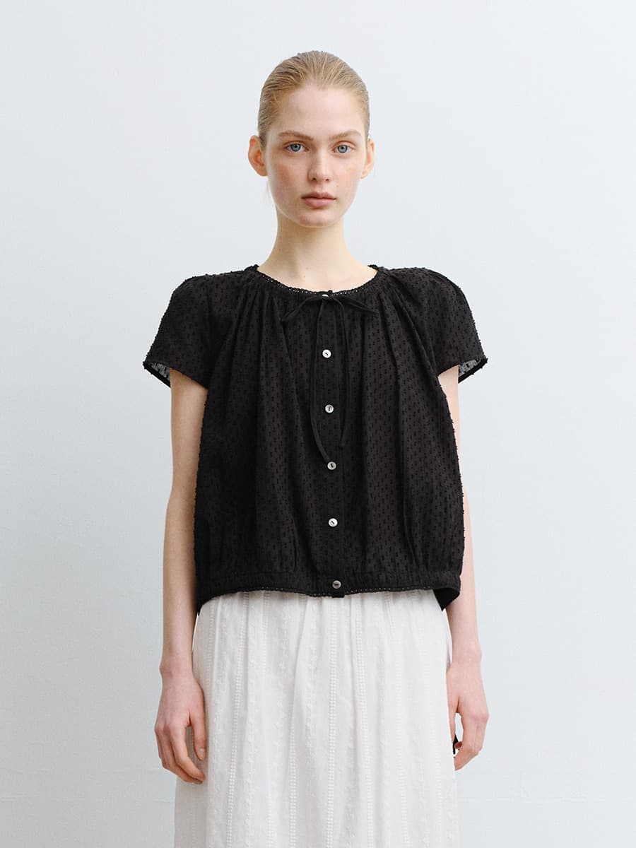 TVR DOT EMBROIDERY SHIRRING BLOUSE_BLACK