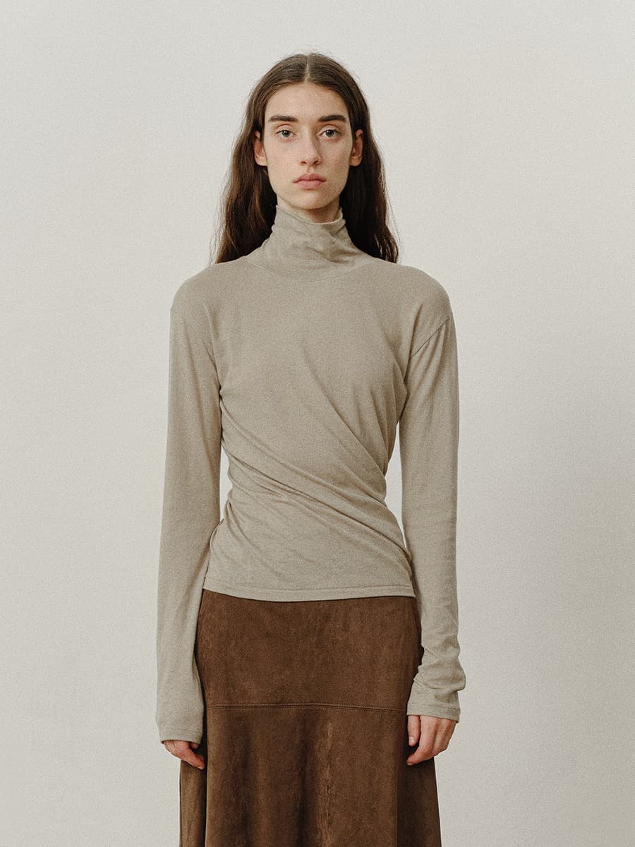TVF CASHMERE CURVED TURTLE NECK TOP_BEIGE