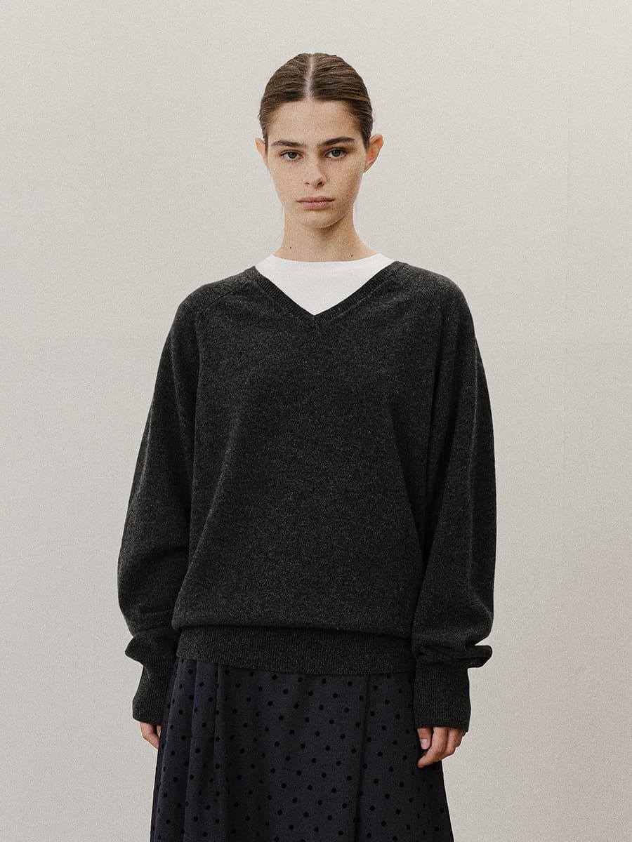 TVF MERINO WOOL OVERFIT V-NECK KNIT TOP_CHARCOAL