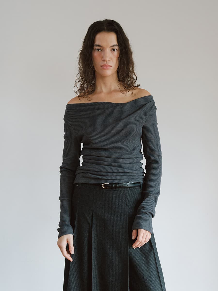 TVW SHIRRING OFF-SHOULDER TOP_CHARCOAL