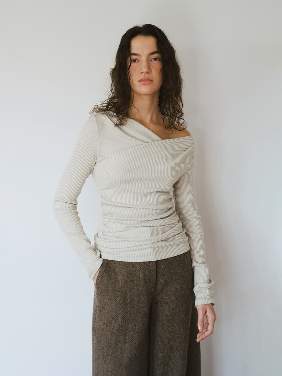 TVW SHIRRING OFF-SHOULDER TOP_BEIGE