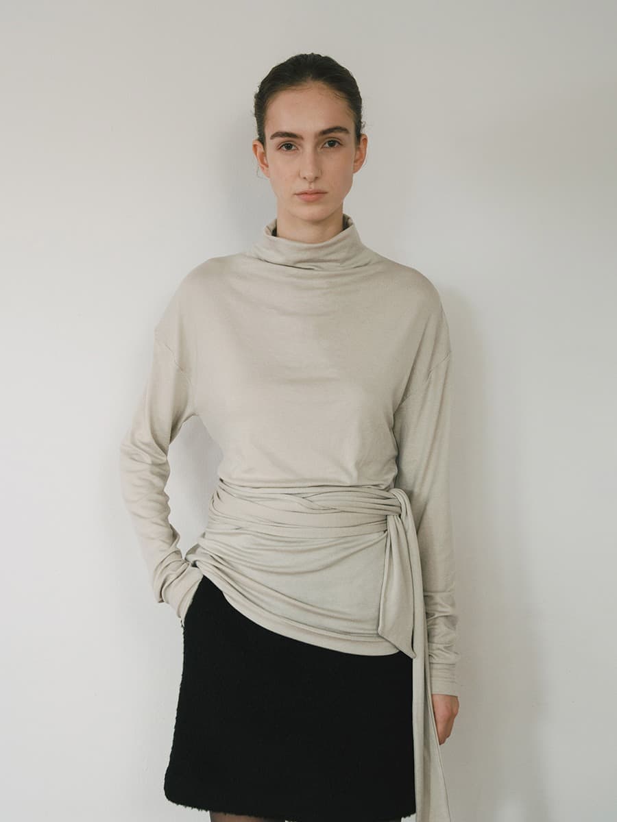 TVW MOCKNECK WOOL TIE TOP_ASH BEIGE