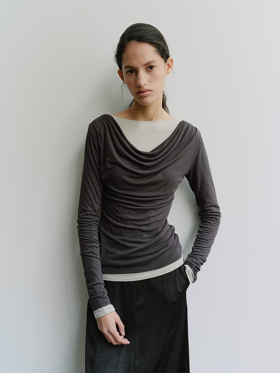 [SET] TIS DRAPE BOATNECK LAYERED TOP_CHARCOAL & L-GREY
